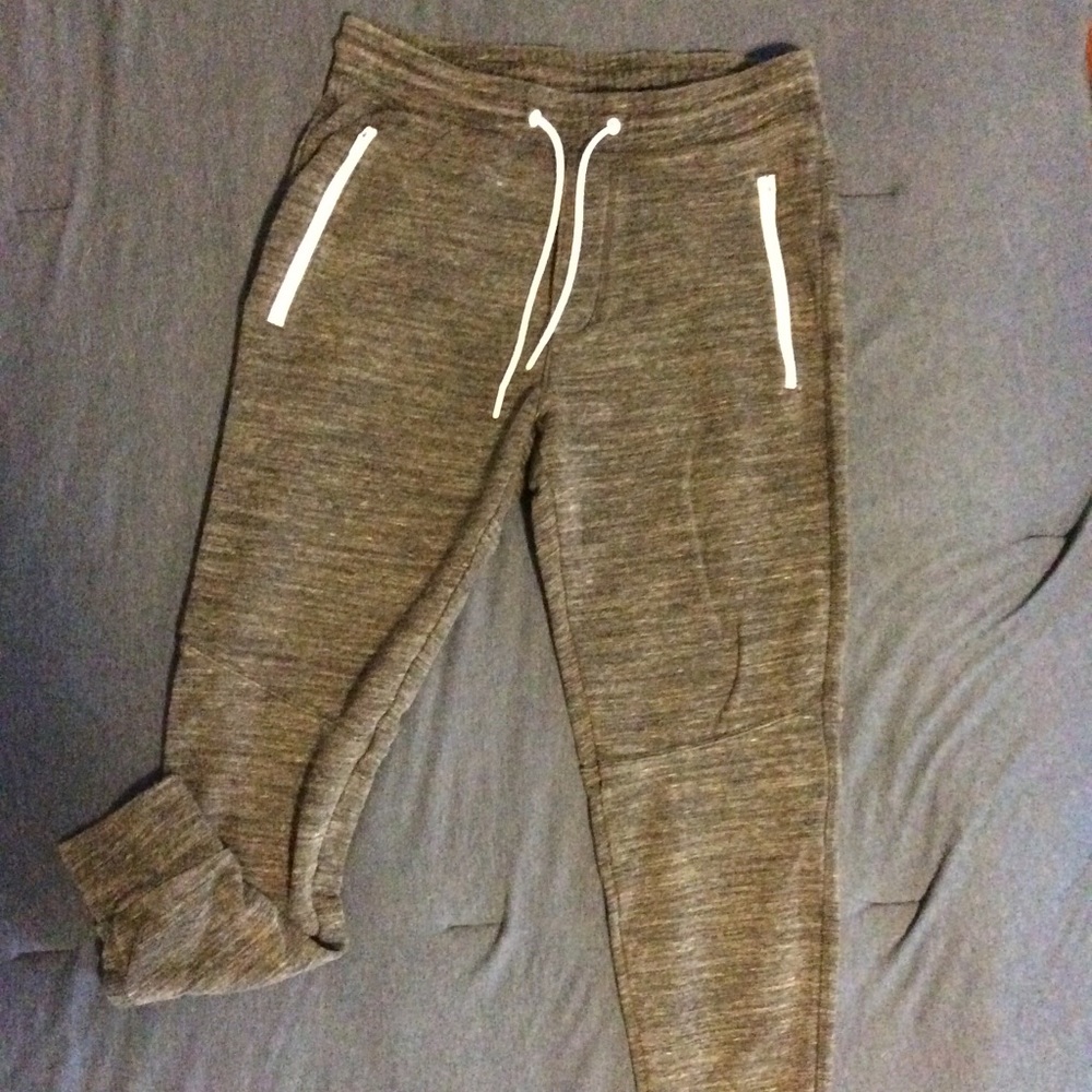 Gray AE small men’s sweats